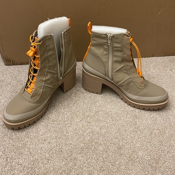 Steve Madden Boots - Picture 2 of 8